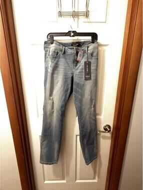 Torrid Girlfriend Jeans Size 16R Light Wash Distressed Denim
